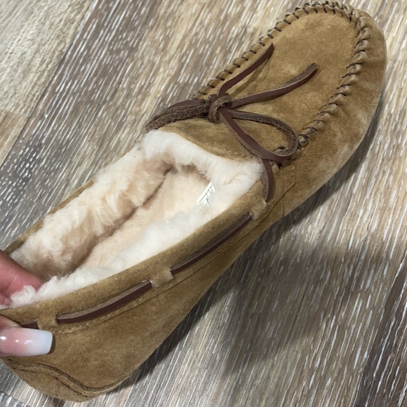 Women’s dakota Ugg’s - Picture 2 of 5